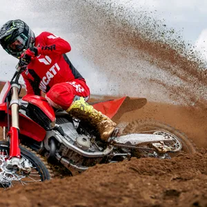 Ducati Desmo450 EDS : une enduro homologuée route qui pourrait viser le Dakar gallery 1