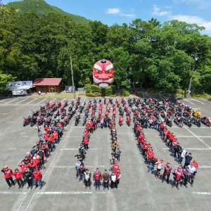 À l'occasion du centenaire de Ducati, des milliers de Ducatisti se sont rassemblés dans certaines des plus belles villes du monde pour le #WeRideAsOne gallery 6