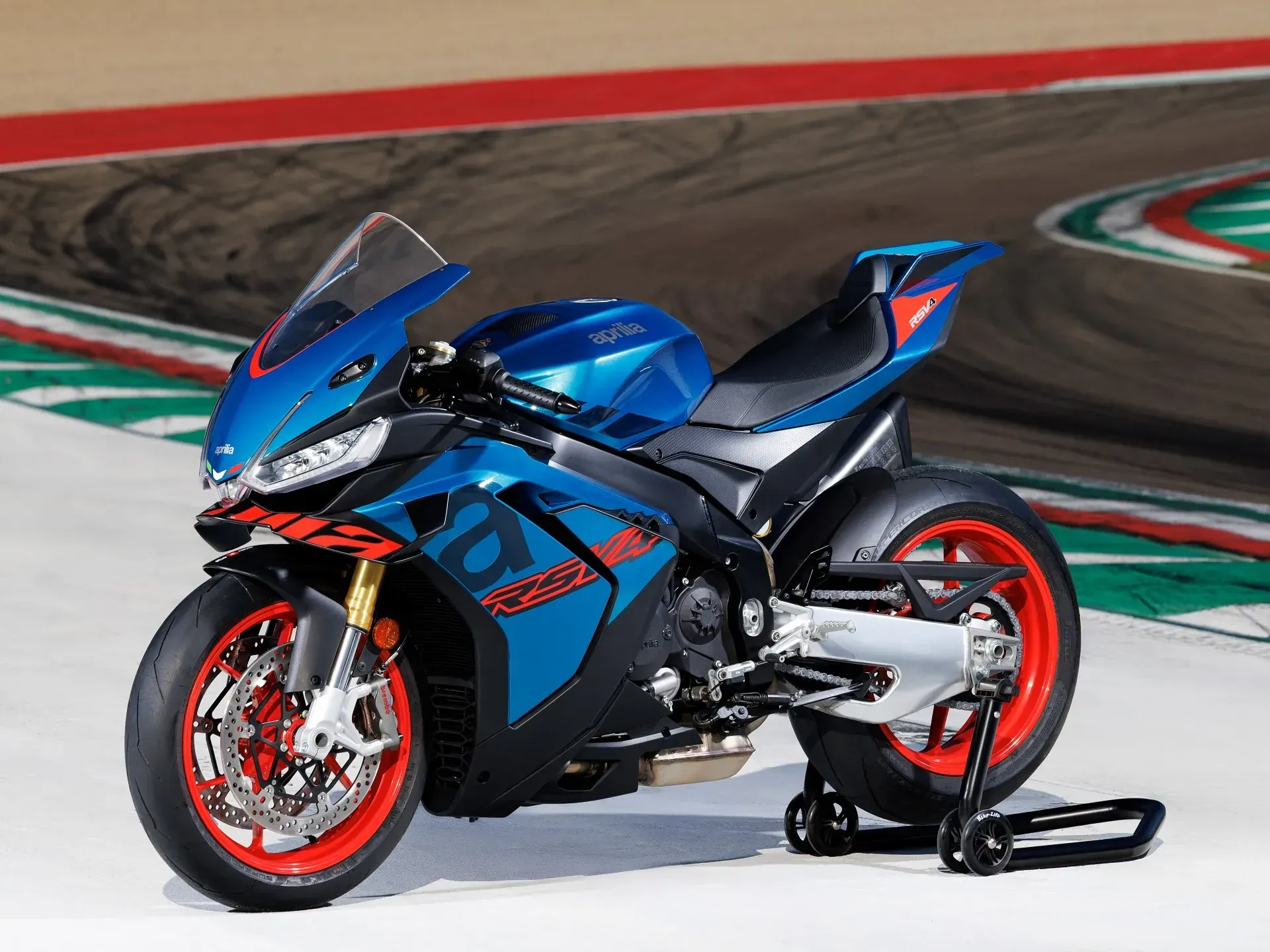 Aprilia RSV4 - Image 4