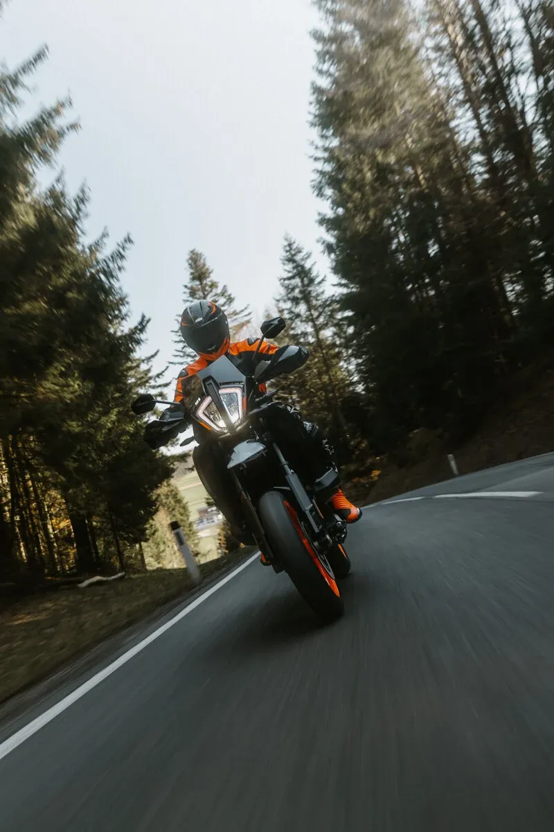 KTM 890 SMT - Image 4