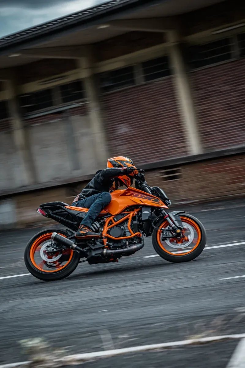 KTM 390 Duke - Image 3