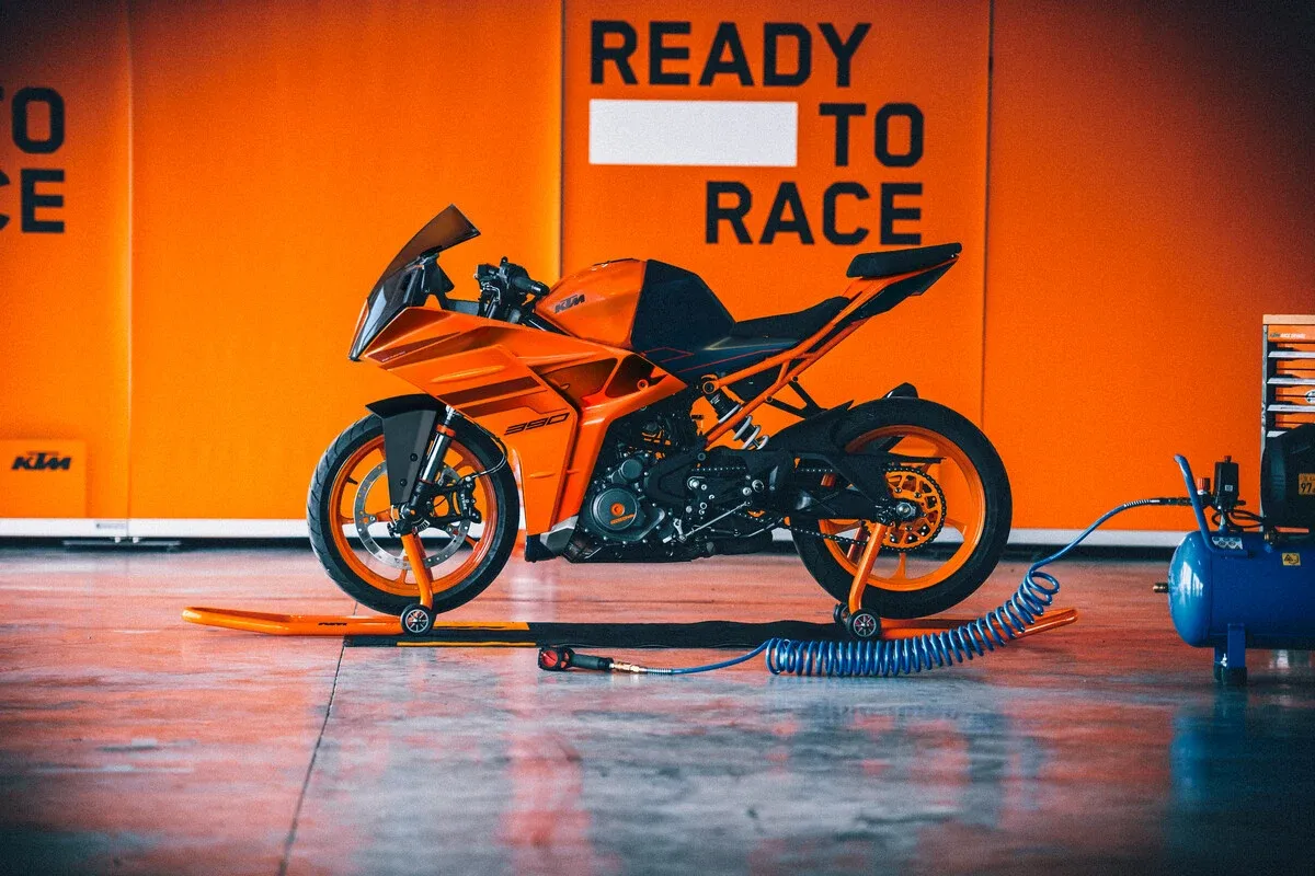 KTM RC 390 - Image 1