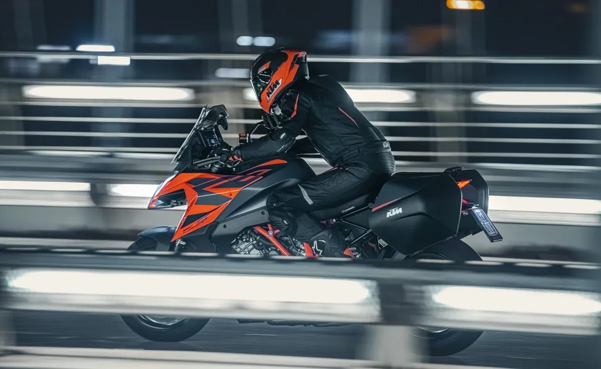 KTM 1290 Super Duke GT - Image 2