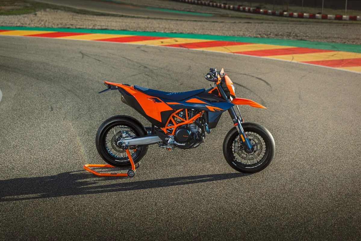 KTM 690 SMC R - Image 4