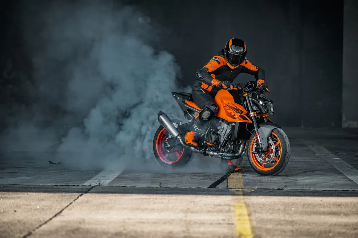 KTM 990 DUKE - Image 3