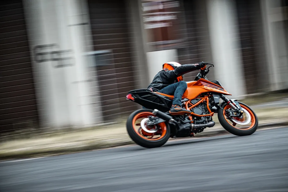 KTM 390 Duke - Image 4