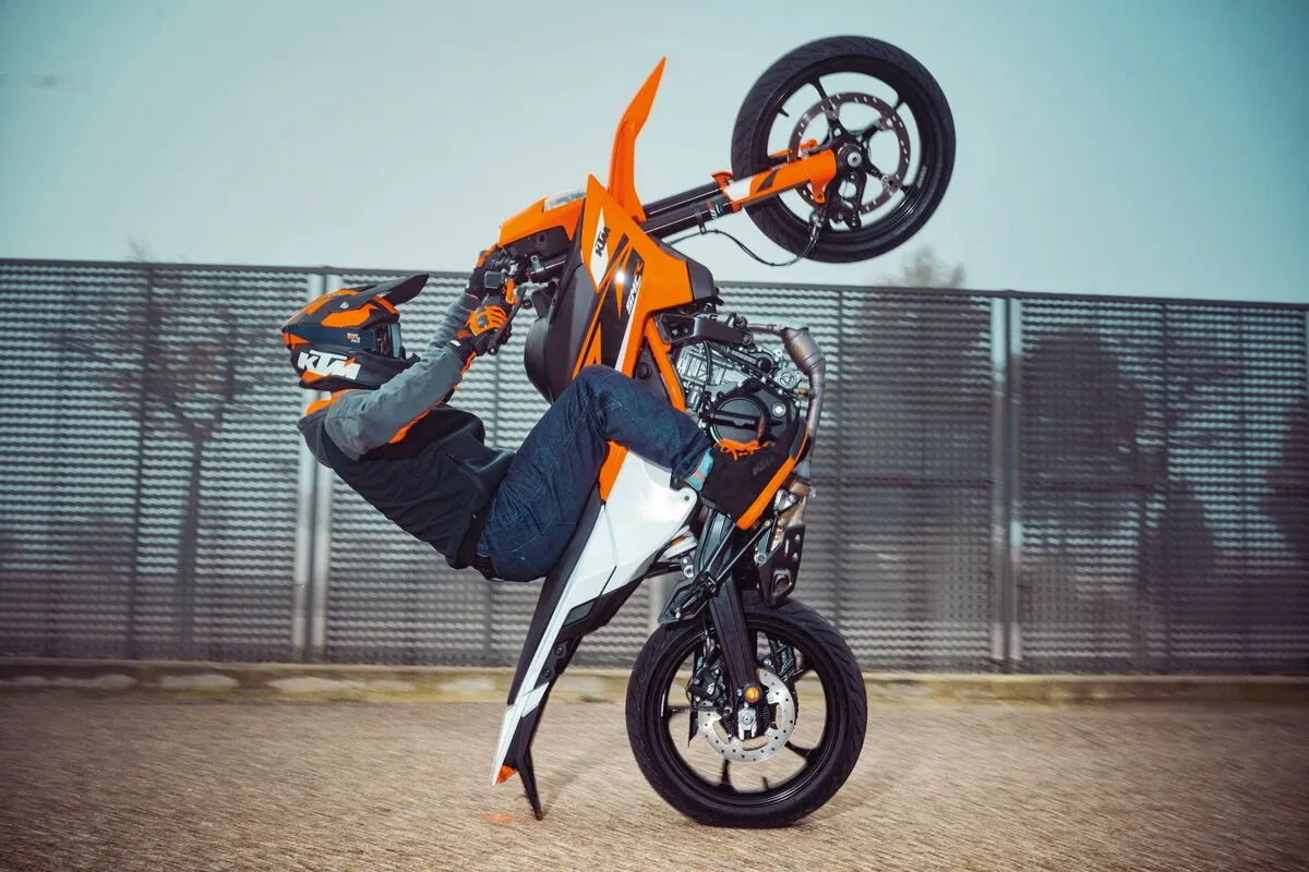 KTM 390 SMC R - Image 3