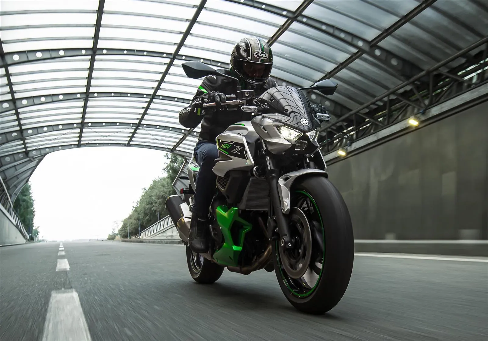 Kawasaki Z7 Hybrid - Image 2