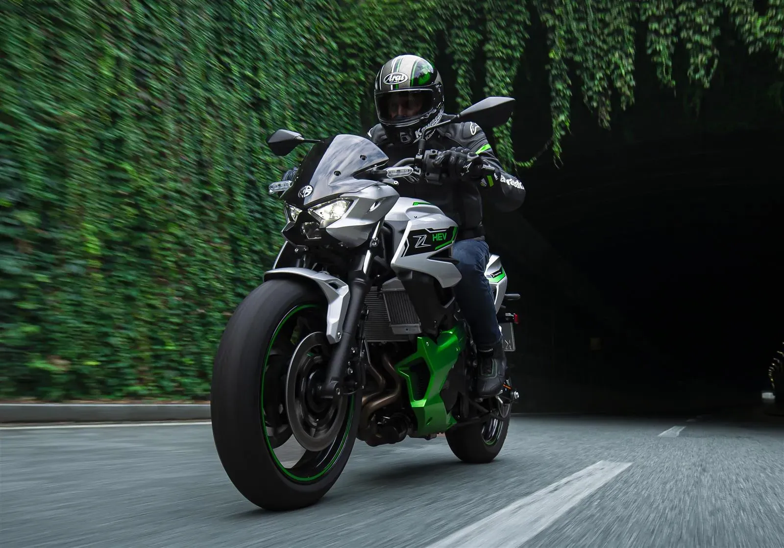 Kawasaki Z7 Hybrid - Image 3