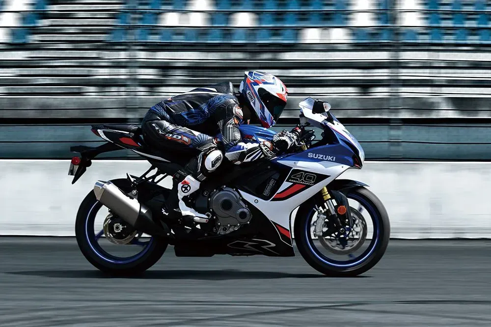 Suzuki GSX-R750 - Image 2