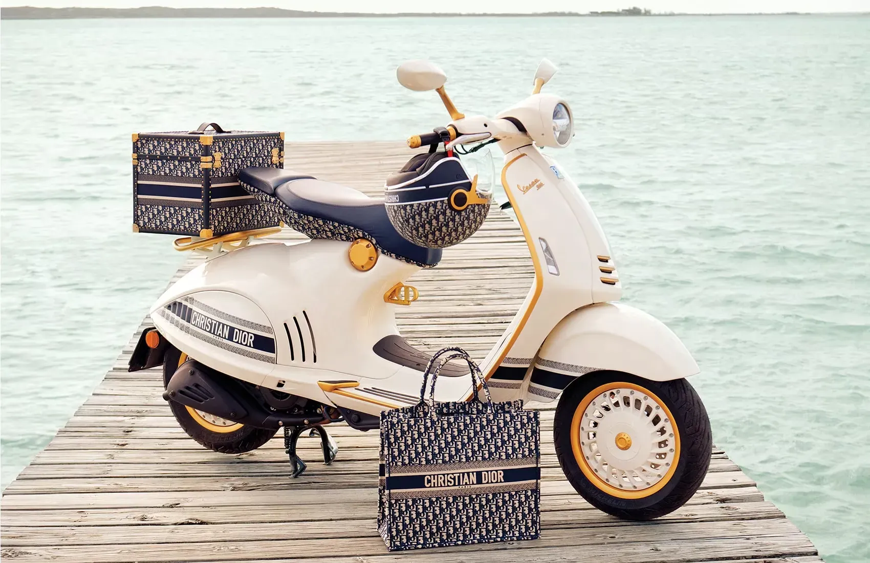 Vespa 946 Christian Dior - Image 3