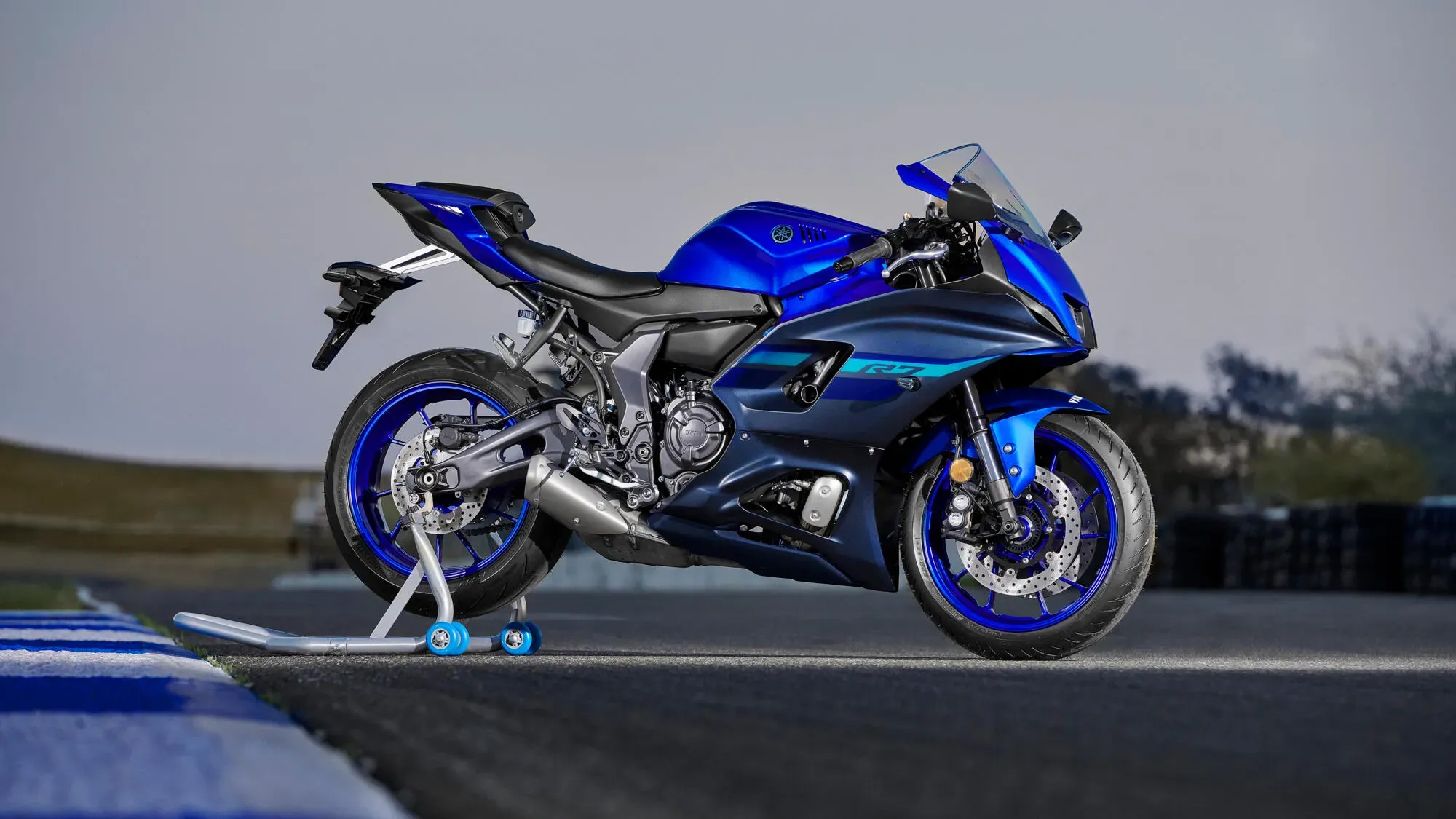 Yamaha R7 - Image 2