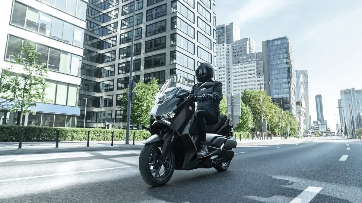Yamaha XMAX 300 - Image 2
