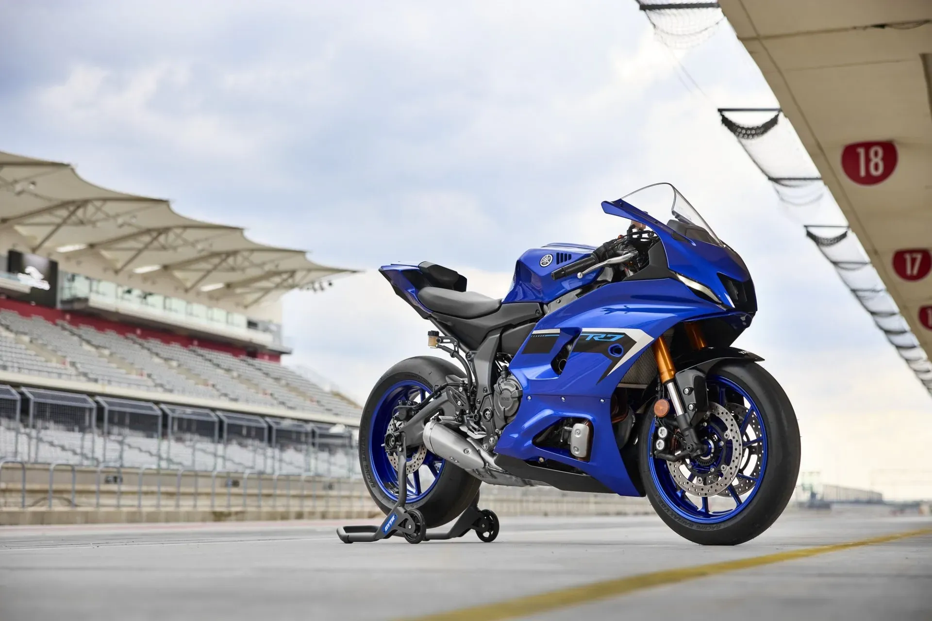 Yamaha R7 - Image 4