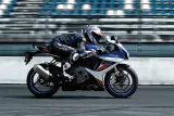 Suzuki GSX-R750 2