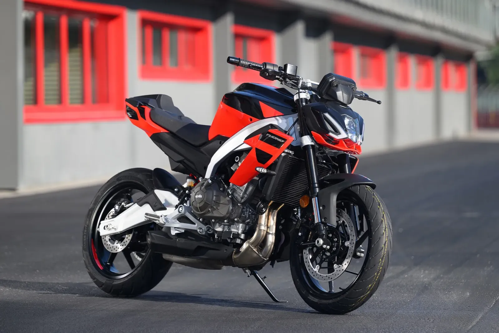 Aprilia Tuono 457 6