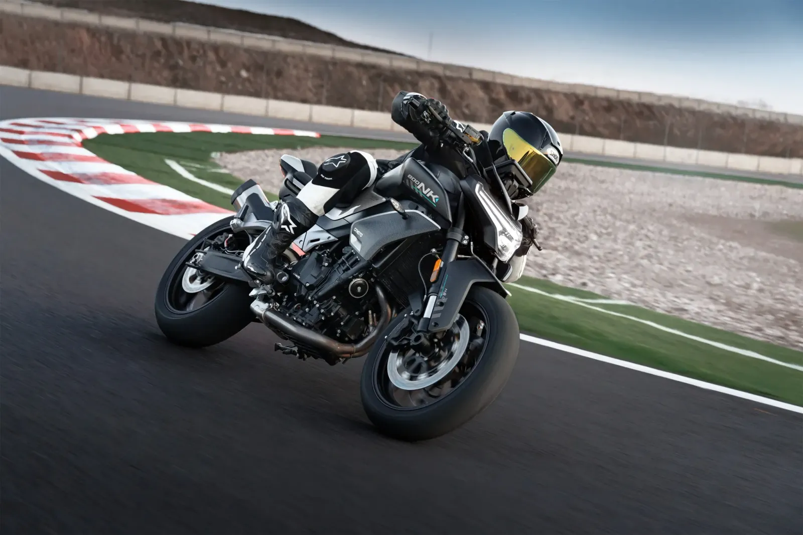 CF MOTO 800NK 6